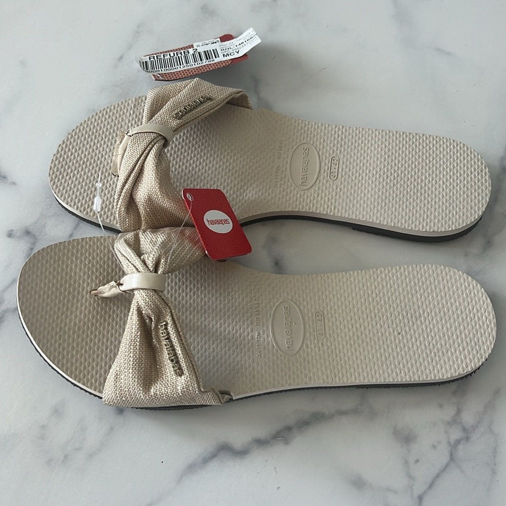 Havaianas Beige Thong Bow Sandals, Size EU 41-42 (US 11-12W) New w/Tag